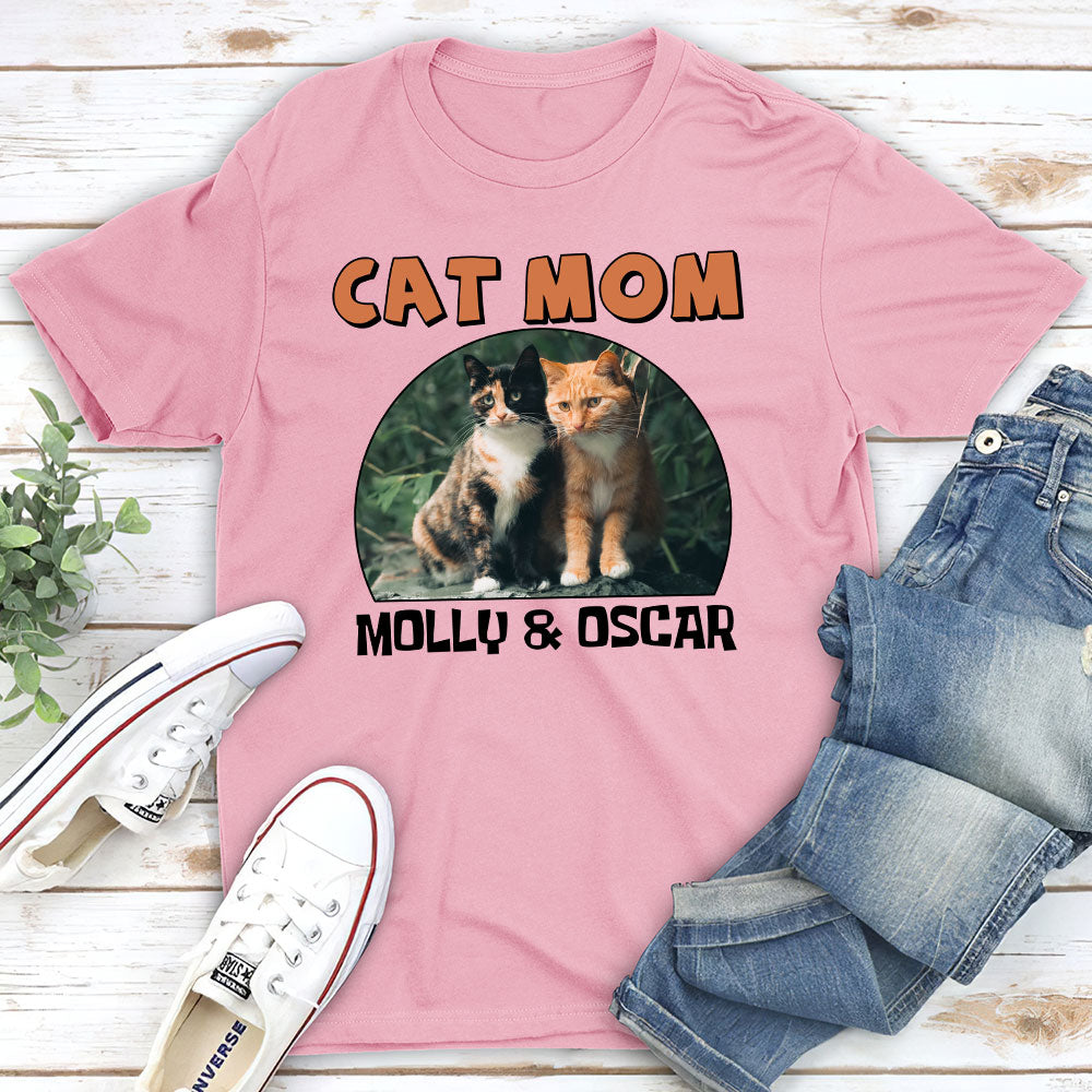 Customizable Cat Mom Circle Unisex T-shirt - Ideal Gift for Pet Lovers